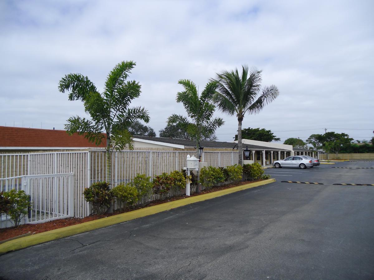 Super 8 By Wyndham West Palm Beach