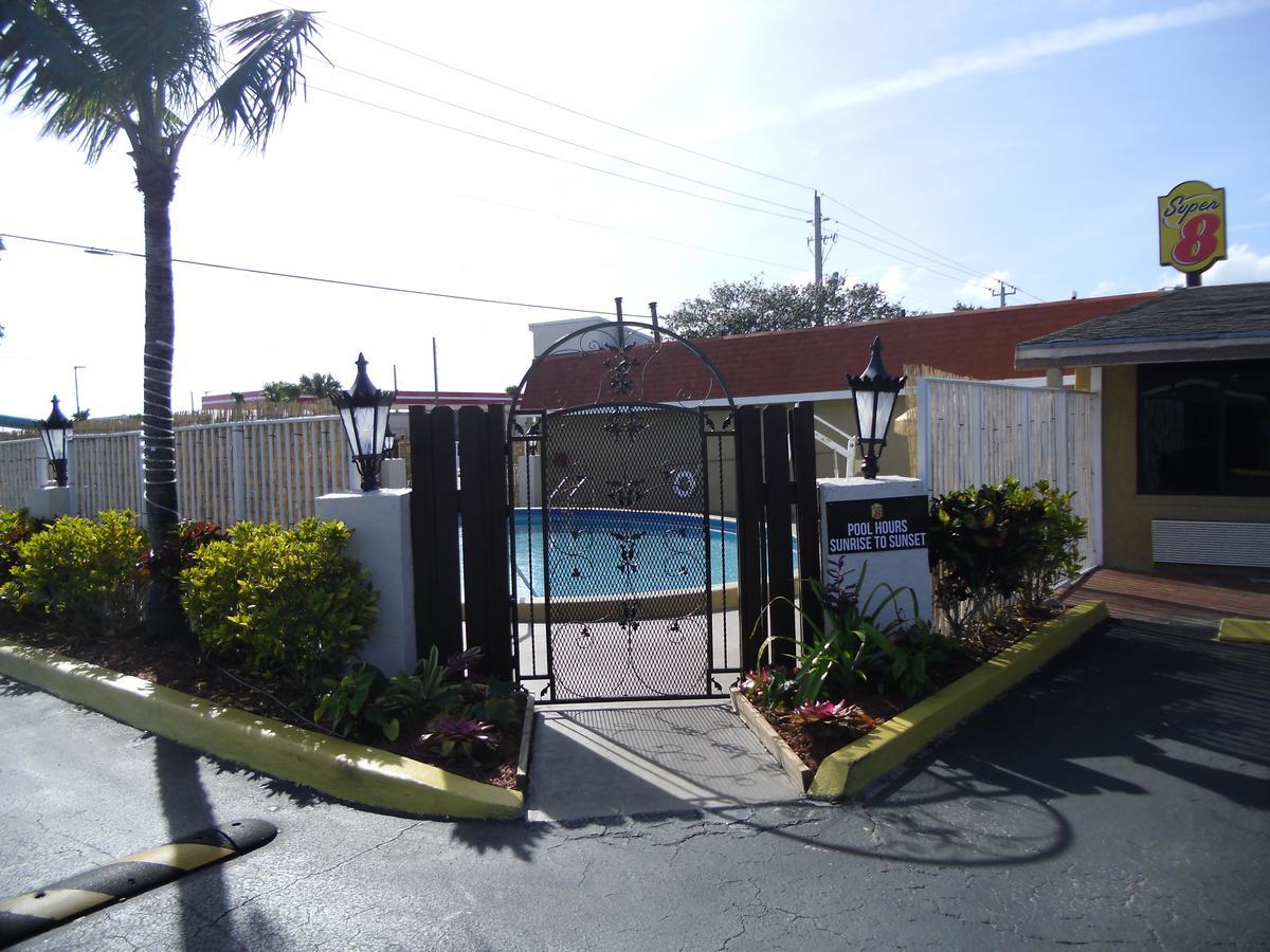 Super 8 By Wyndham West Palm Beach Motel 2*